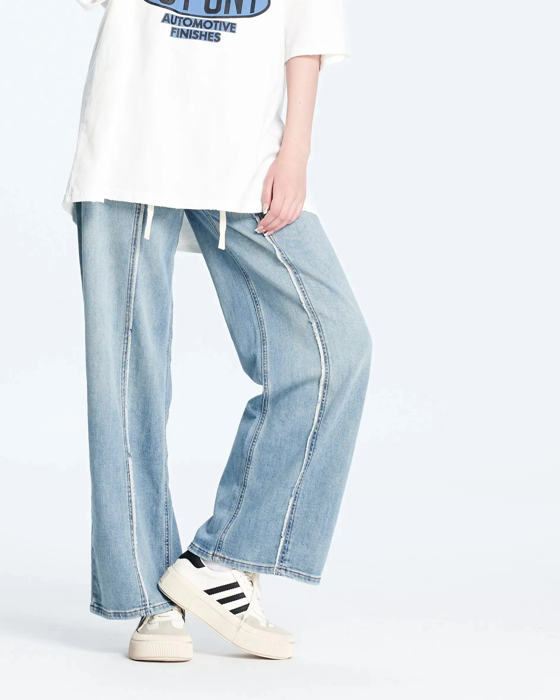 JZ2022 Straight Leg Jeans